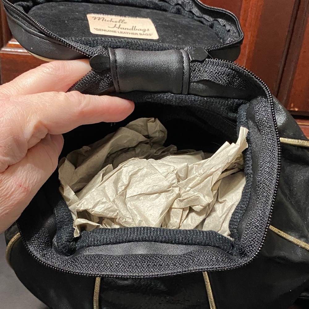 Elegant vintage Black gold trim Leather bucket Bag - Picture 6 of 16